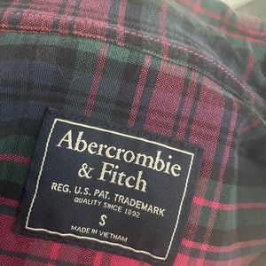 Abercrombie & Fitch Men’s button down plaid shirt. Size small